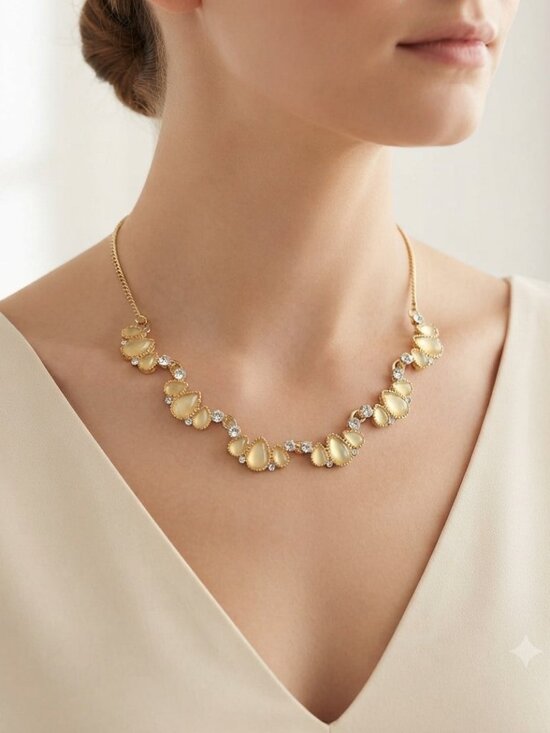 Unknown Jewelry - Vintage Vine Chain Necklace | Gold Tone | Teardrop & Clear Rhinestones